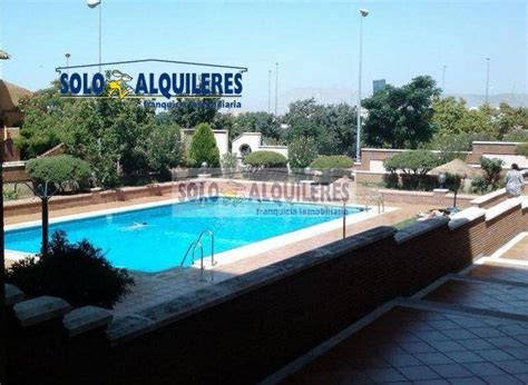 De superficie, una habitación, un baño, propiedad reformada, cocina equipada, carpinteria interior de lacado blanco, carpintería exterior de madera. Alquiler Piso en Parque Almunia - Granada | 550 € | 0 m²