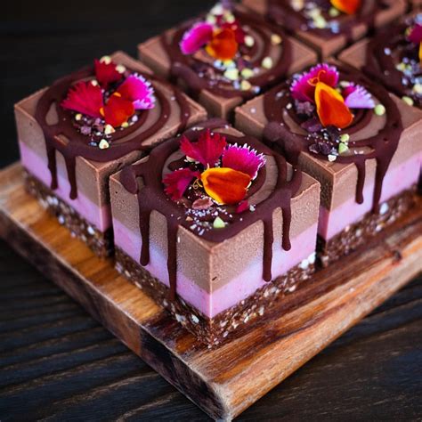 raw vegan cake via blendlove with images desserts raw vegan cake fun desserts