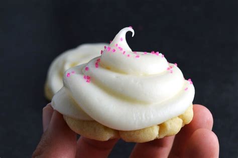 Perfect Cream Cheese Frosting The Diy Foodie