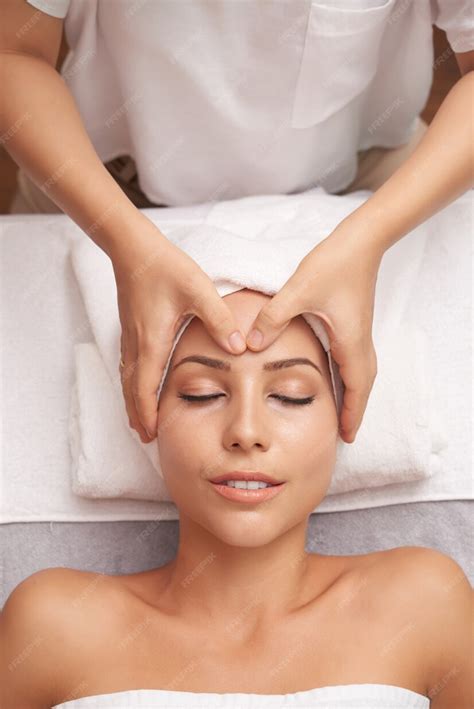 Free Photo Young Caucasian Woman Having Spa Procedures