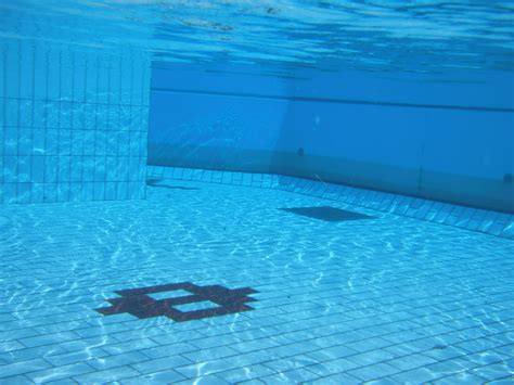 File Swimming Pool Underwater 1  Wikimedia Commons