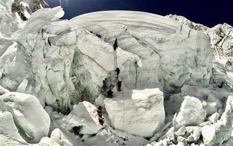 Everest Death Toll Rises To Four As Rescuers Find Body Punch Newspapers