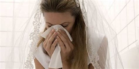 عروس تبكي مجموعة مميزة من الصور لموقف مؤثر في يوم زفافها صور حزينه