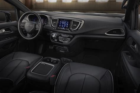 2018 Chrysler Pacifica Adds S Appearance Package Automobile Magazine