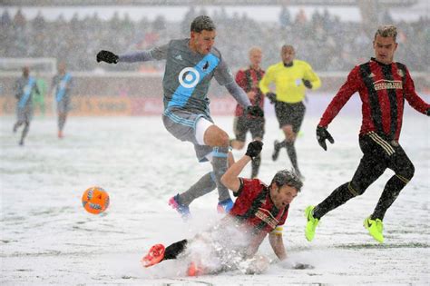 *nieve increible* estados unidos contra costa rica jugando en tormenta de. Major League Soccer: Minnesota United's snowy home opener ...