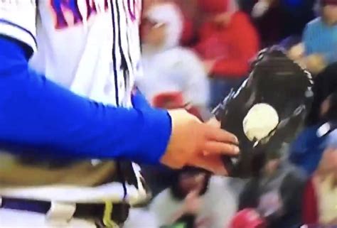 Noah Syndergaard Rubbing His Glove While Hes Walking Back To The Mound