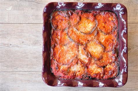 Premetto che di melanzane alla parmigiana ce ne sono innumerevoli varianti, paese che vai parmigiana che trovi. Ricetta - Melanzane alla parmigiana light - Le ricette ...