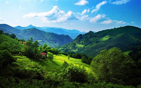Green Hills Wallpapers Pictures Italy Landscape Scenery Landscape Wallpaper