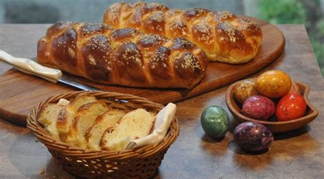 Easter dessert recipes include classic carrot cake with cream cheese frosting and an easy lemon cake. Choreg! Maybe I'll try this out to "christen" the new kitchen :) | Greek desserts, Easter bread ...