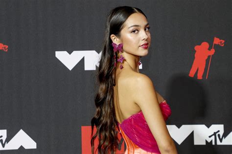 Olivia Rodrigo Paired Giant Butterfly Earrings With A Chic Pink Column