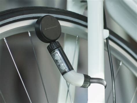 発電式なのに摩擦ゼロの自転車用ライト「neo」 リムの渦電流で発電 Cnet Japan