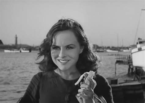 Actress Paulette Goddard Looks Very Contemporary And Gorgeous In 1938s Modern Times Paulette