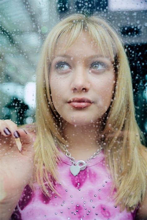 a look back at the most iconic outfits from disney s lizzie mcguire tv show lizzie mcguire