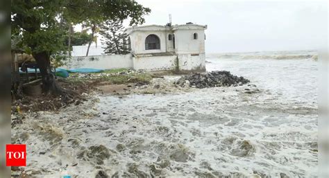 Cyclone Tauktae High Wave Alert In Kerala Lakshadweep Kochi News