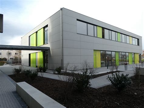 Realschule f (genitive realschule, plural realschulen). Realschule Unterpfaffenhofen - Söldner