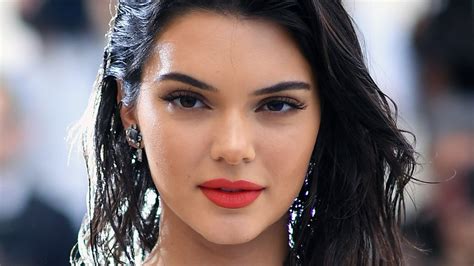Kendall Jenner Posed Topless For Love Magazine Teen Vogue