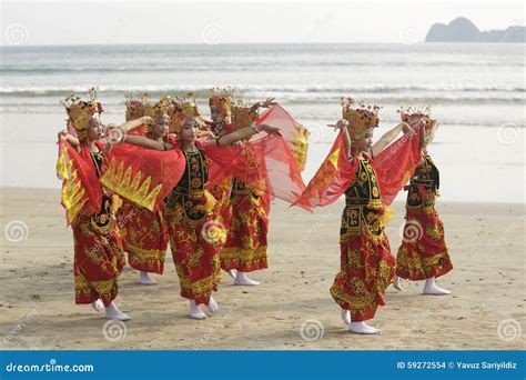 Traditional Indonesian Dancers In Merah Beachbanyuwangi Editorial