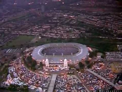 Uno dei concerti più importanti dei queen. Queen - Wembley Stadium 1986 | i love music videos