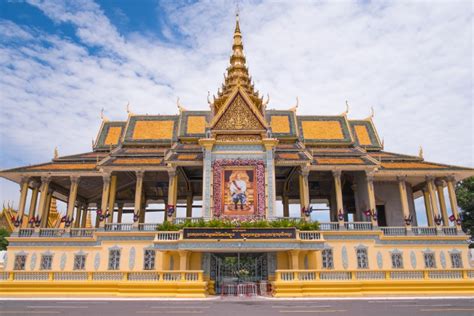 A Guide To Phnom Penhs Royal Palace Cambodia