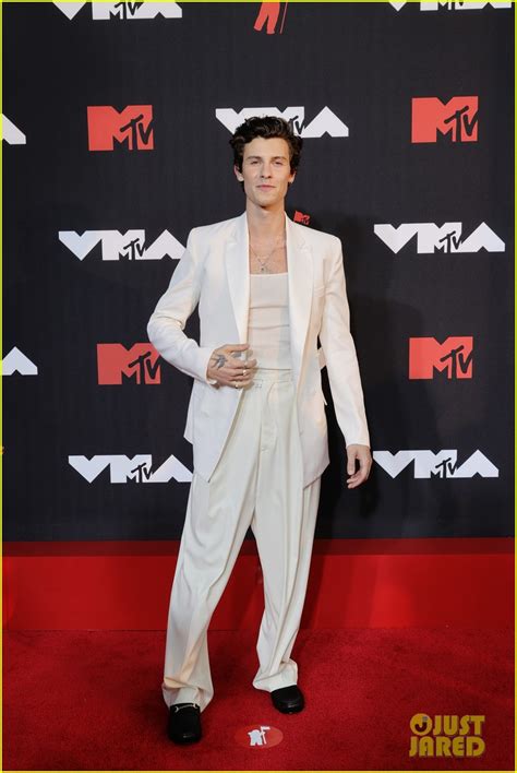 Shawn Mendes Looks Sharp In All White For MTV VMAs 2021 Photo 4621008