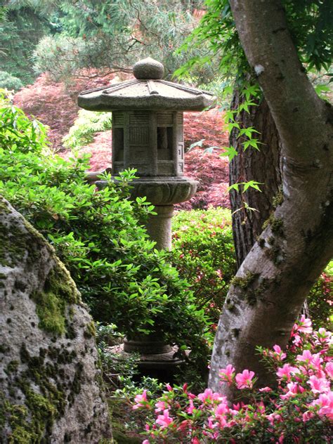 Japanese Garden Portland Or I Just Love Japanese Lanterns In Matter Of Fact I Have A Beau
