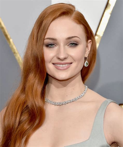 sophie turner hair and natural makeup beauty looks beautiful red hair gorgeous makeup red ombre