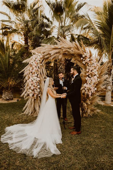 Pampas grass ceremony arch | Wedding & Party Ideas | 100 Layer Cake