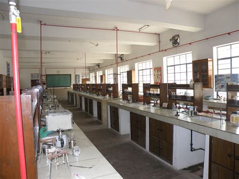 Filesenior Chemistry Lab At Mothers International School Delhi
