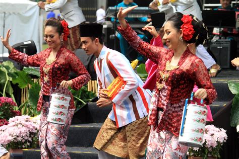 7 reasons to visit avenue k this hari raya season. Colourful Malaysia Hari Raya Aidilfitri 2019