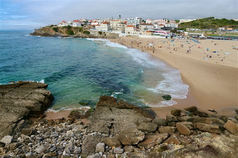 Der Beliebte Familienstrand Praia Das Maçãs Bei Colares Und Hinter Sintra