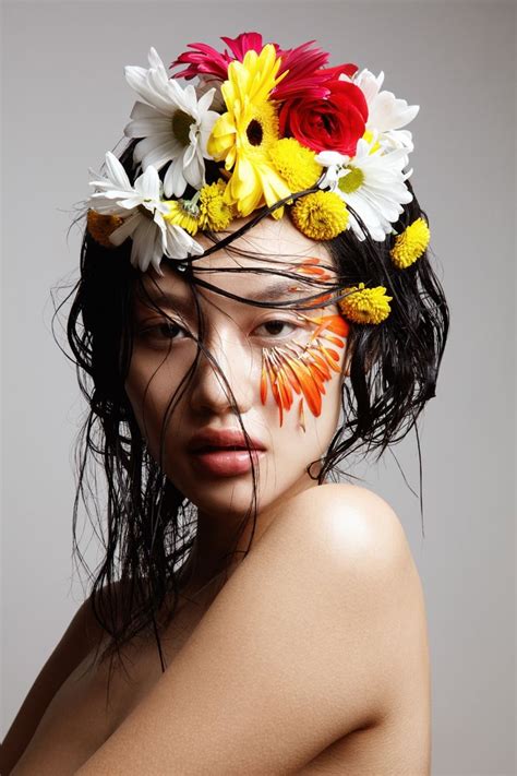 Jessie Li Models Floral Blooms Photo Jeff Tse Photo Portrait