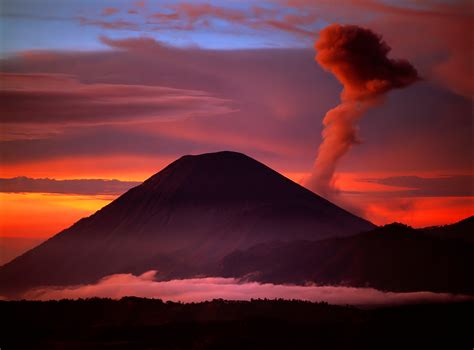 Mt Merapi Erupting Jim Zuckerman Photography And Photo Tours