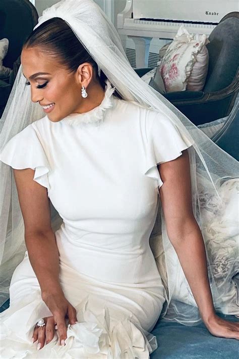 Jennifer Lopezs Wedding Dress See Exclusive Photos And Details