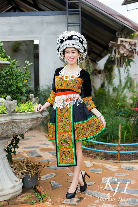 Ghim trên Hmong clothing