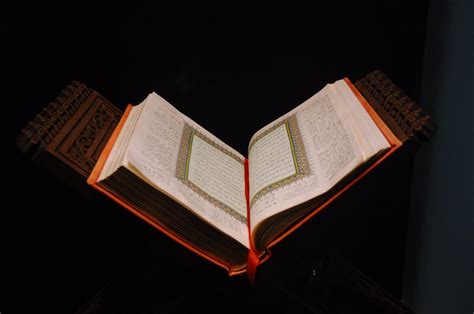 Read or listen quran majeed translation in urdu and english. A Copy of The Quran at Museum Of Natural History NY | Flickr