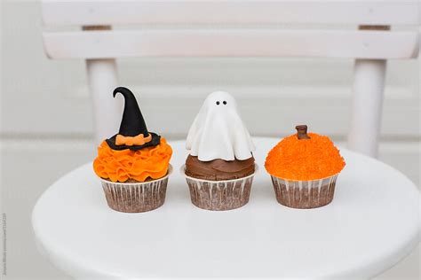 Halloween Cupcakes Del Colaborador De Stocksy Jovana Rikalo Stocksy