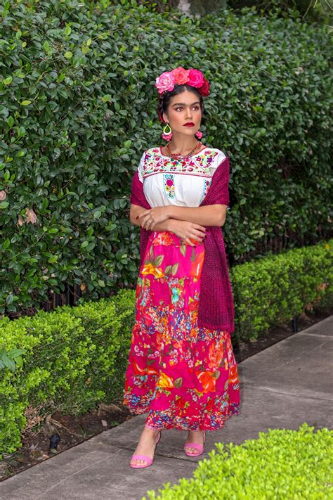 Channel Your Inner Frida Kahlo With This Diy Makeup Tutorial Recreate
