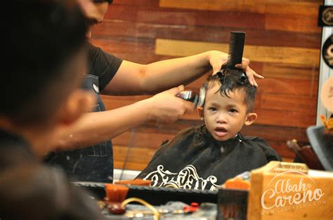Perkhidmatan gunting rambut asas (gunting sahaja). Gunting rambut Akiff di Eroll Barbershop - Barber shop ...