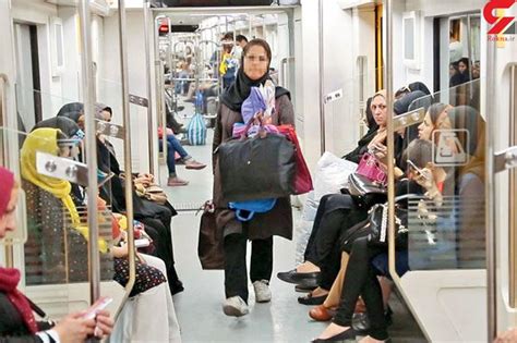 دستفروشان زن در مترو؛ همدلی به‌رغم انبوه مشکلات