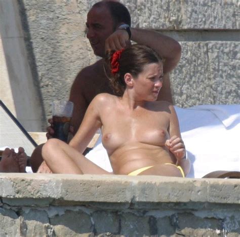 Anna Friel Topless 7 Photos The Fappening