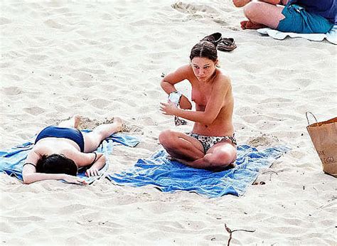 Natalie Portman Topless Sunbathing At The Beach Photo 6