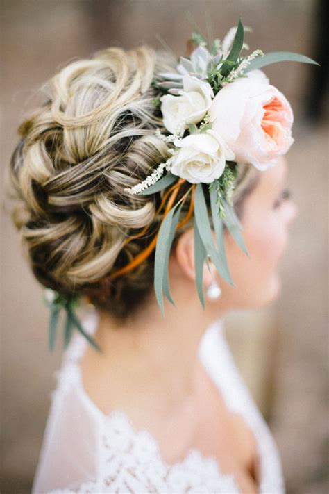 20 Gorgeous Wedding Hairstyles With Flowers Everafterguide