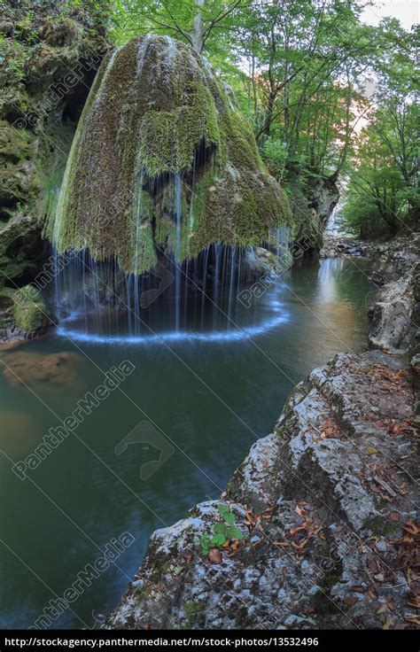Bigar Cascade Falls In Nera Beusnita Gorges National Lizenzfreies