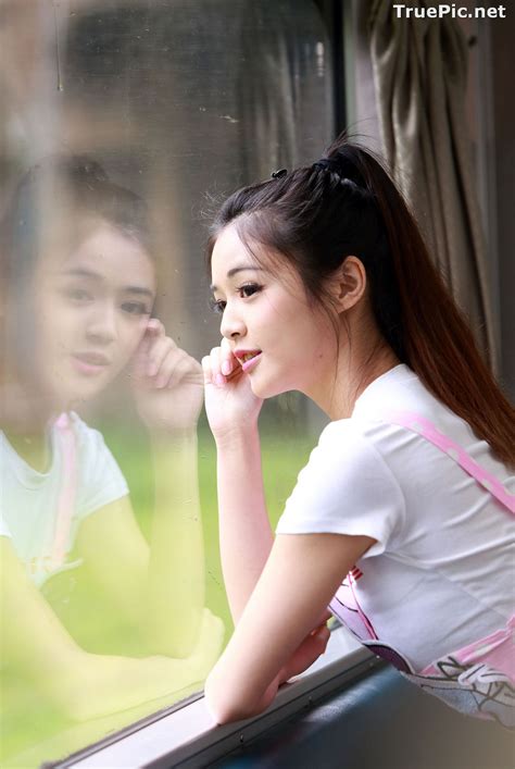 taiwanese model 黃旺旺 lovely and naughty girl
