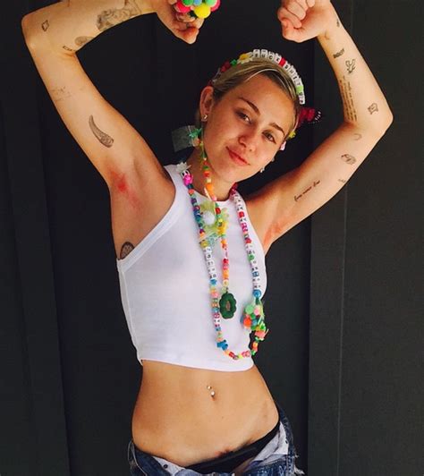 Oceanup On Twitter Miley Dyes Her Armpit And Vagina Pubic Hair Pink