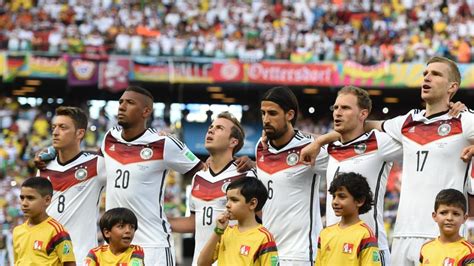 Deutsche botschafter des fußballs repräsentieren deutschland auf der ganzen welt. Fubball-WM: Deutschland gegen USA - Sollten alle deutschen ...