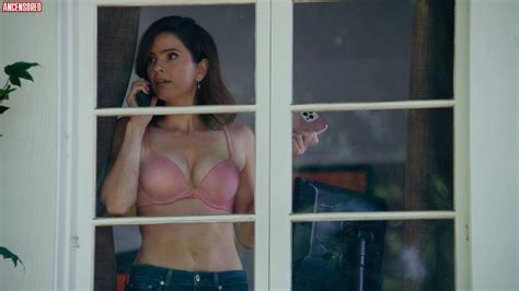 Naked Shelley Hennig In The Woman In The House Across The Street From The Girl In The Window