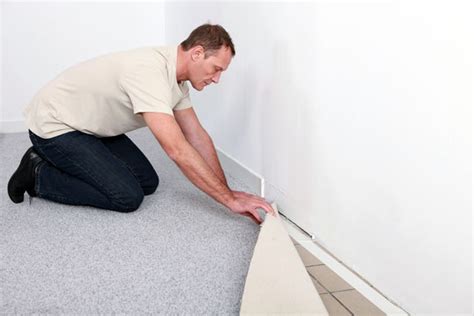 Ob sich laminat auf teppichboden verlegen lässt, hängt einerseits vom teppich und zum anderen von der gewählten sorte des fußbodenbelags ab. Teppichboden verlegen - Eine Anleitung mit Tipps ...