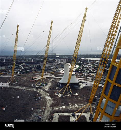 Positioning Of Roof Supports During Construction Of Millennium Dome