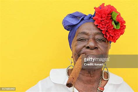 femme cubaine photos et images de collection getty images